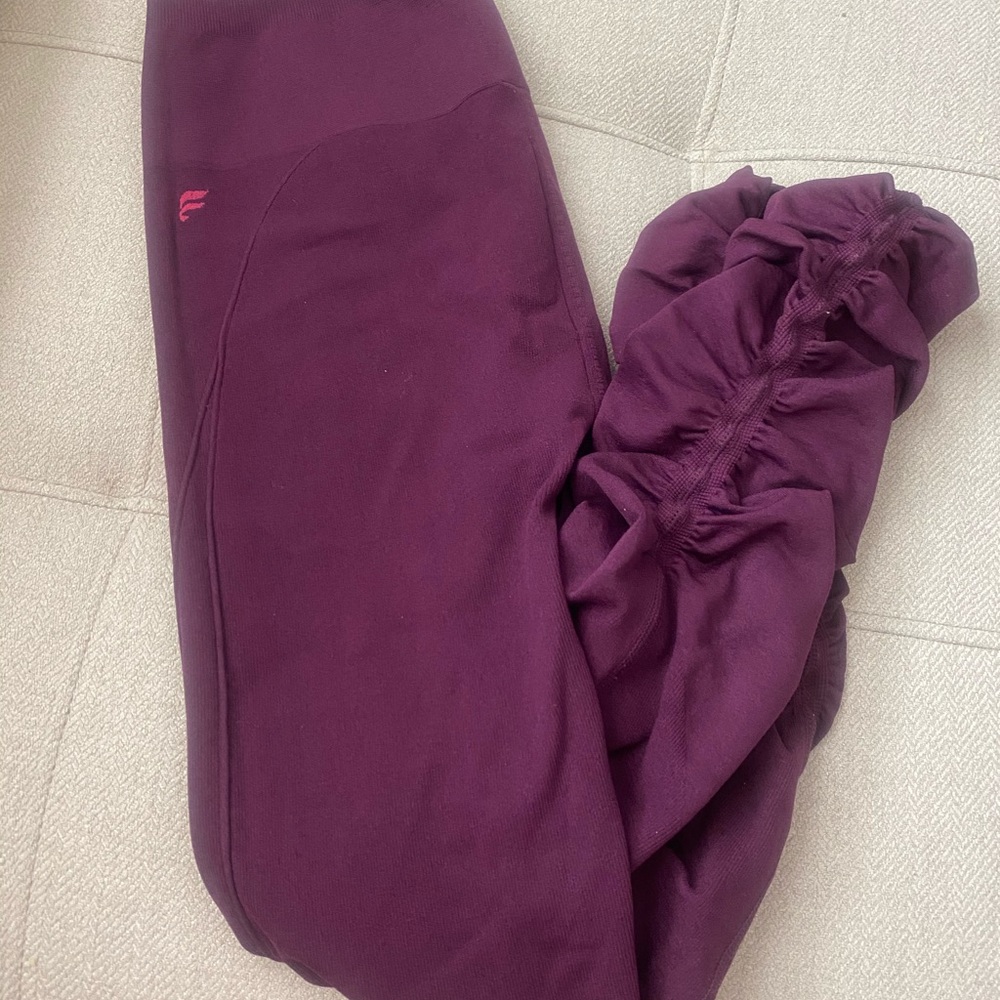 Fabletics Merlot Leggings